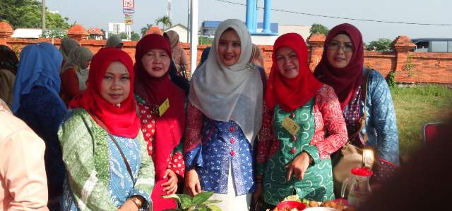 DWP dlh Kab.Cirebon Mengikuti Festival Makanan Olahan Tahun 2015