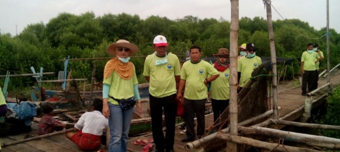 Gerakan Bersih Lingkungan Pesisir di Desa Mundu