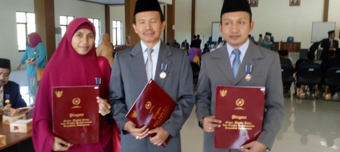 Penyerahan Piagam Penghargaan Tanda Kehormatan Satya Lencana Karya Satya Presiden RI
